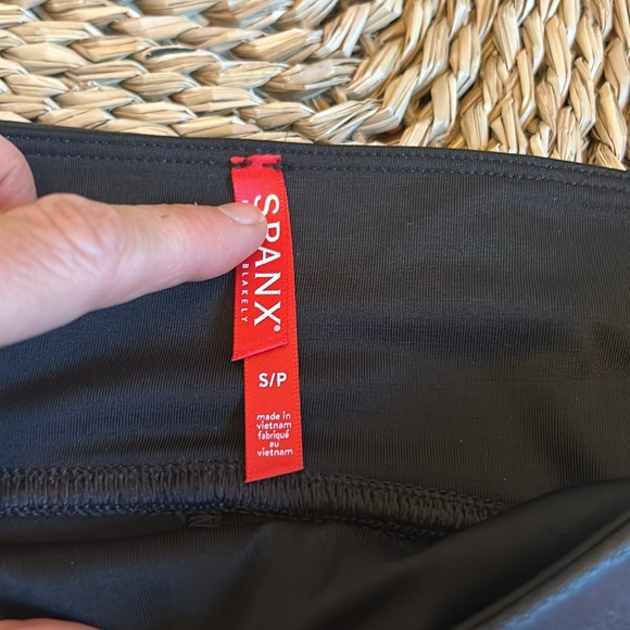 Women’s brand new faux leather spanx pants - Picture 3 of 4